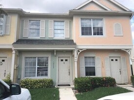 16665 Hemingway Dr, Unit 16665 in Weston, FL - Building Photo