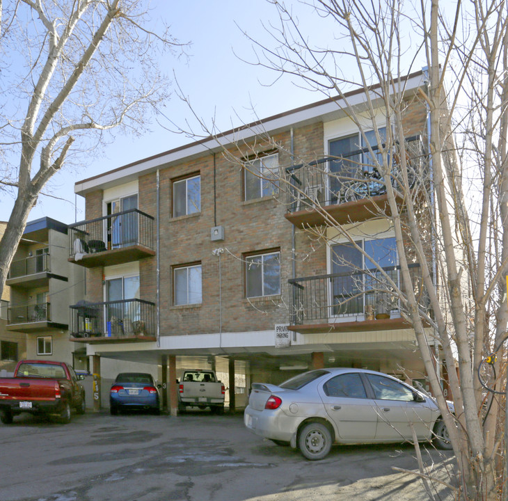 628 2nd Ave NW in Calgary, AB - Building Photo