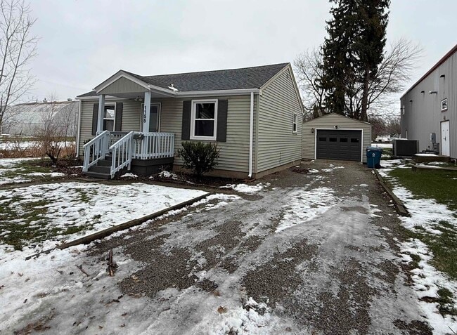 1155 Hartzell St in New Haven, IN - Foto de edificio - Building Photo