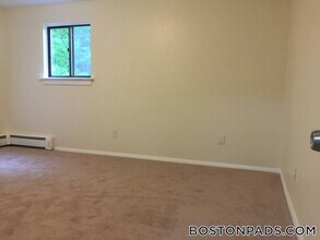 7 Gorham Ave, Unit 16 in Clinton, MA - Foto de edificio - Building Photo