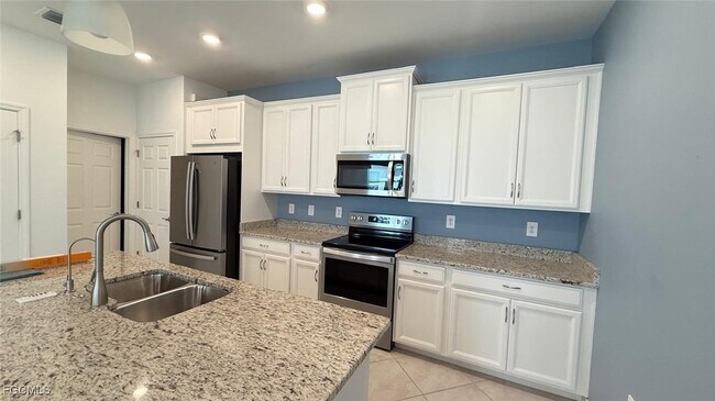 4209 Bloomfield St in Ft. Myers, FL - Foto de edificio - Building Photo