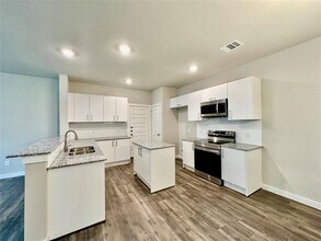 9844 Grosbeak Ln in Magnolia, TX - Foto de edificio - Building Photo