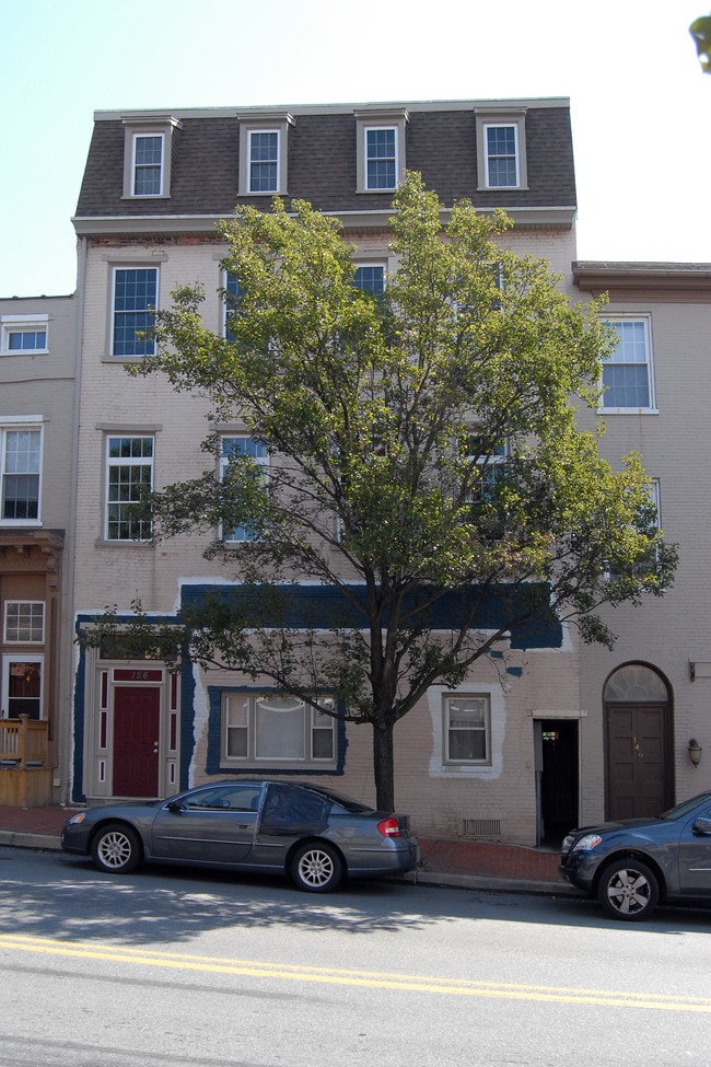156 Locust St in Columbia, PA - Foto de edificio - Building Photo