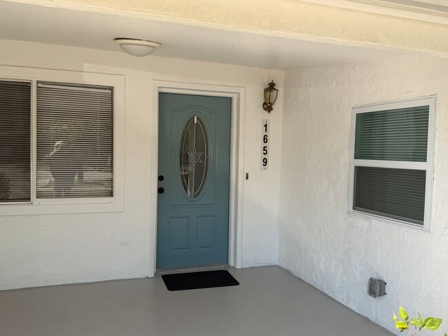 1659 Ricardo Ave in Ft. Myers, FL - Foto de edificio - Building Photo