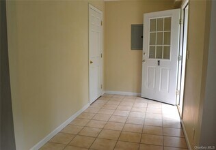 2342 NY-32 in New Windsor, NY - Building Photo - Building Photo