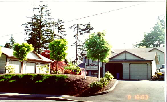 Crestview Town Homes in Issaquah, WA - Building Photo