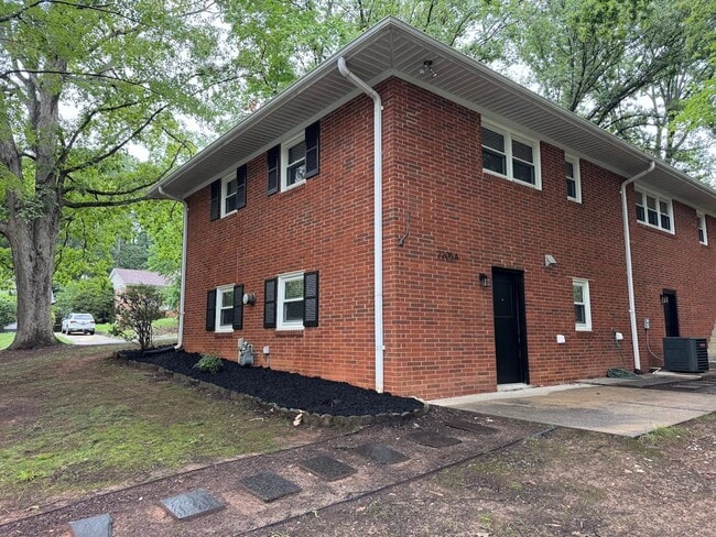 property at 2205 Hathaway Dr