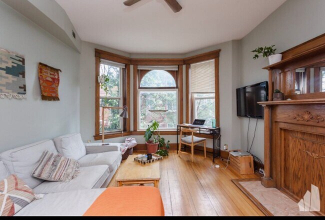 1210 N Marion Ct in Chicago, IL - Building Photo - Building Photo