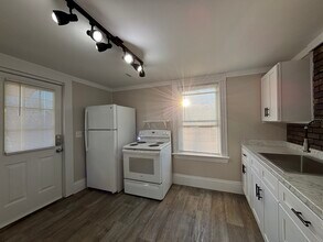 127 Legris Ave, Unit Apt#42ndFloor in West Warwick, RI - Foto de edificio - Building Photo