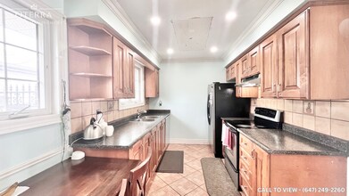 22 Garfield Cres in Brampton, ON - Building Photo - Building Photo