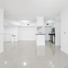17125 N Bay Rd, Unit 3104 in Sunny Isles Beach, FL - Building Photo - Building Photo