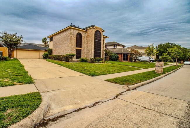 1914 Hickory Lawn Dr in Houston, TX - Building Photo - Building Photo