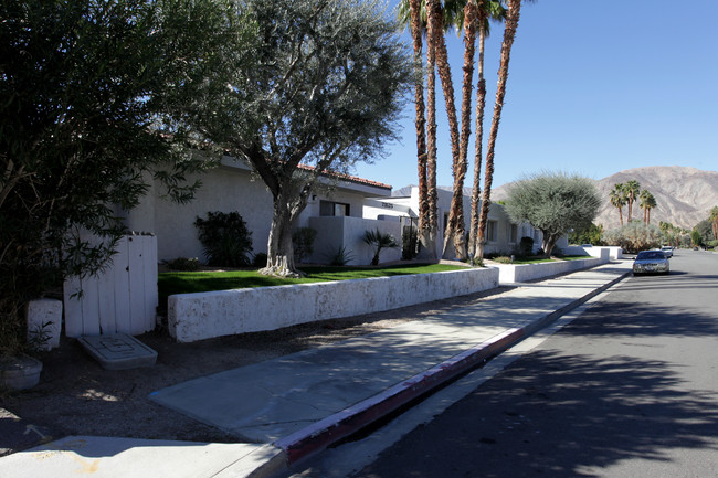 Shadow Mountain Apartments in Palm Desert, CA - Building Photo - Building Photo