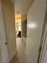 377 Douglas St in Los Angeles, CA - Building Photo - Building Photo