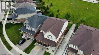 402 Bamberg Crescent in Waterloo, ON - Building Photo