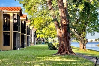 15525 Miami Lakeway N, Unit 207 in Miami Lakes, FL - Building Photo - Building Photo