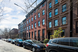 24 Strong Pl in Brooklyn, NY - Foto de edificio - Building Photo