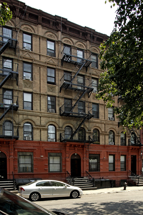 221-223 E 28th St in New York, NY - Foto de edificio