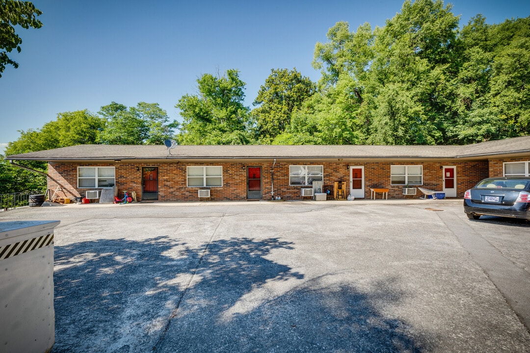 200 Mavis Ln in Maryville, TN - Building Photo