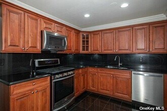 120 Overlook Dr in Farmingville, NY - Building Photo - Building Photo