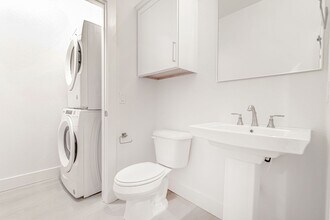 2675 SW Livingston Square in Bentonville, AR - Building Photo - Building Photo