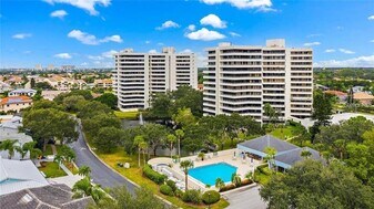 5950 Pelican Bay Plaza S in Gulfport, FL - Building Photo