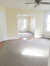 26 Carlson St, Unit 2 in New Britain, CT - Foto de edificio - Building Photo