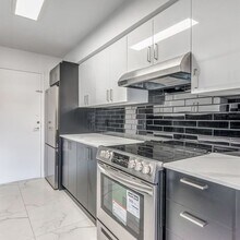 SKYLINE PLAZA in Montréal, QC - Building Photo - Building Photo