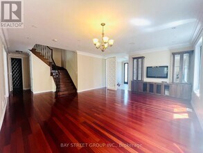 88 Halldorson Ave in Aurora, ON - Building Photo - Building Photo
