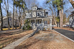46 Old Bedford Rd in Goldens Bridge, NY - Building Photo