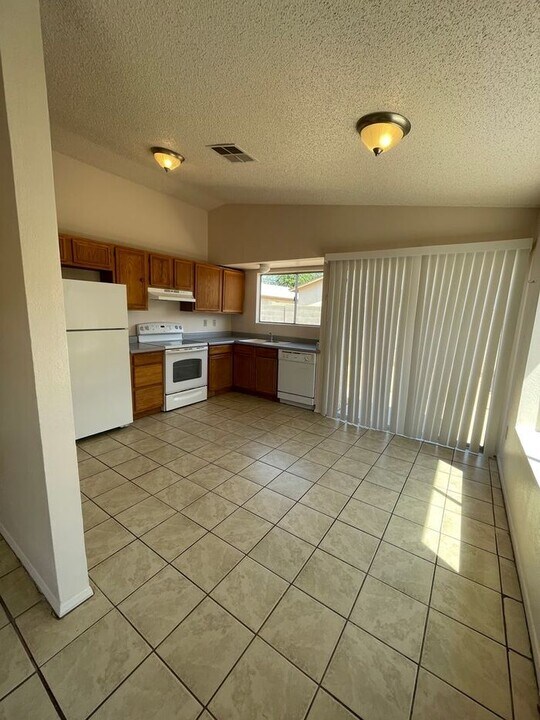 9514 W Garfield St in Tolleson, AZ - Building Photo