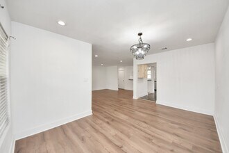 7722 Elm St in Houston, TX - Building Photo - Building Photo