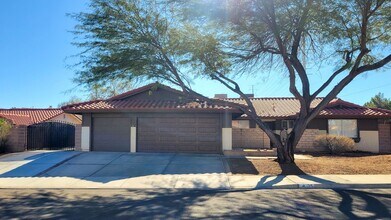 8525 Del Rey Ave in Las Vegas, NV - Building Photo - Building Photo