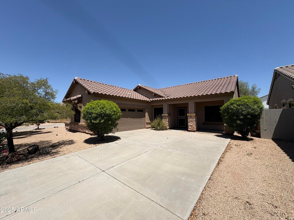 17848 W Acapulco Ln in Surprise, AZ - Building Photo