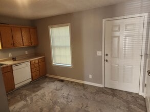 62 Jacoby Jamison Ln in Manchester, TN - Foto de edificio - Building Photo