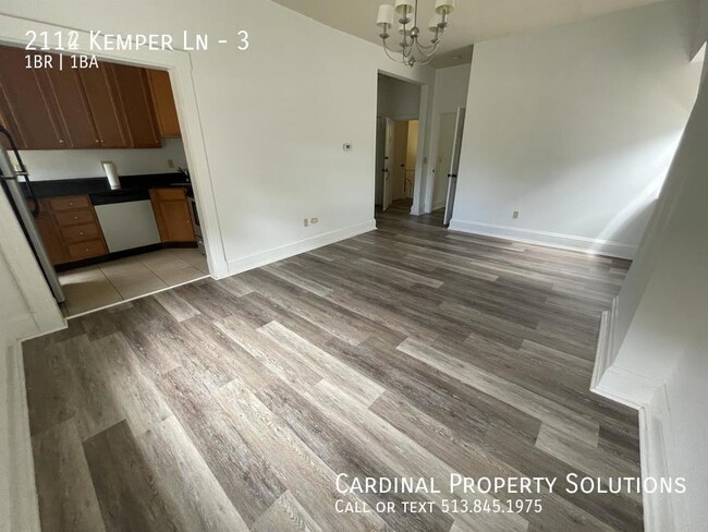 2114 Kemper Ln in Cincinnati, OH - Building Photo - Building Photo