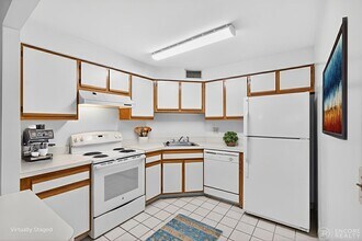 394 Ocean Ave, Unit 515 in Revere, MA - Foto de edificio - Building Photo