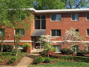 Walter Reed Apartments in Arlington, VA - Building Photo - Building Photo