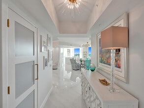 411 N New River Dr E in Fort Lauderdale, FL - Foto de edificio - Building Photo