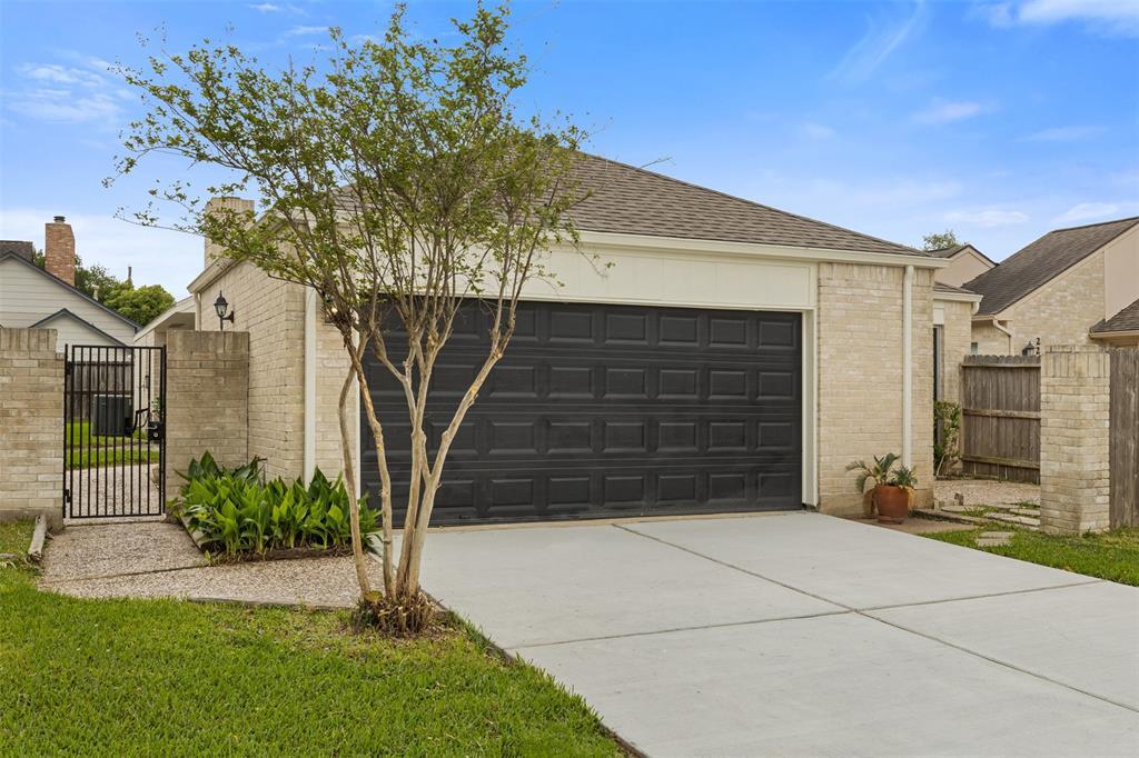 219 Brocket Pl in Stafford, TX - Building Photo