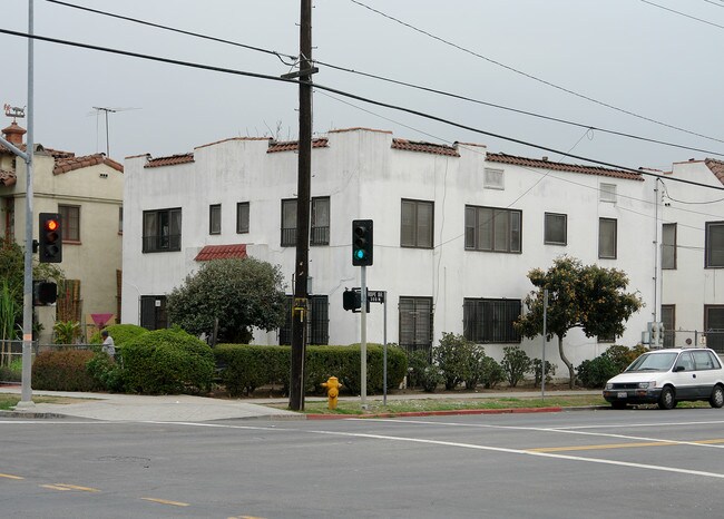 339 N Heliotrope Dr in Los Angeles, CA - Building Photo - Building Photo