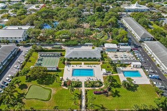 4 Westwood Ave in Jupiter, FL - Foto de edificio - Building Photo