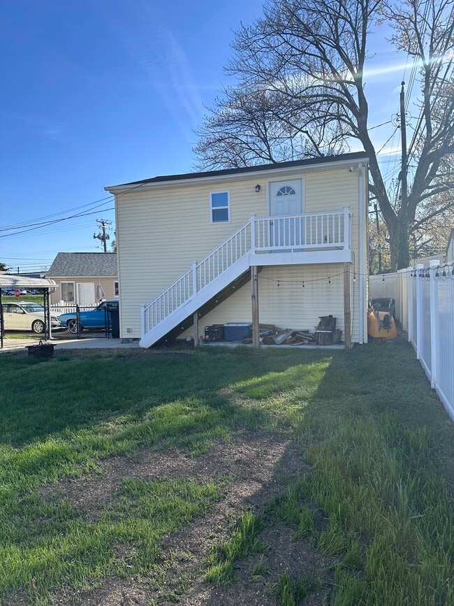 property at 902 Edgerly Rd