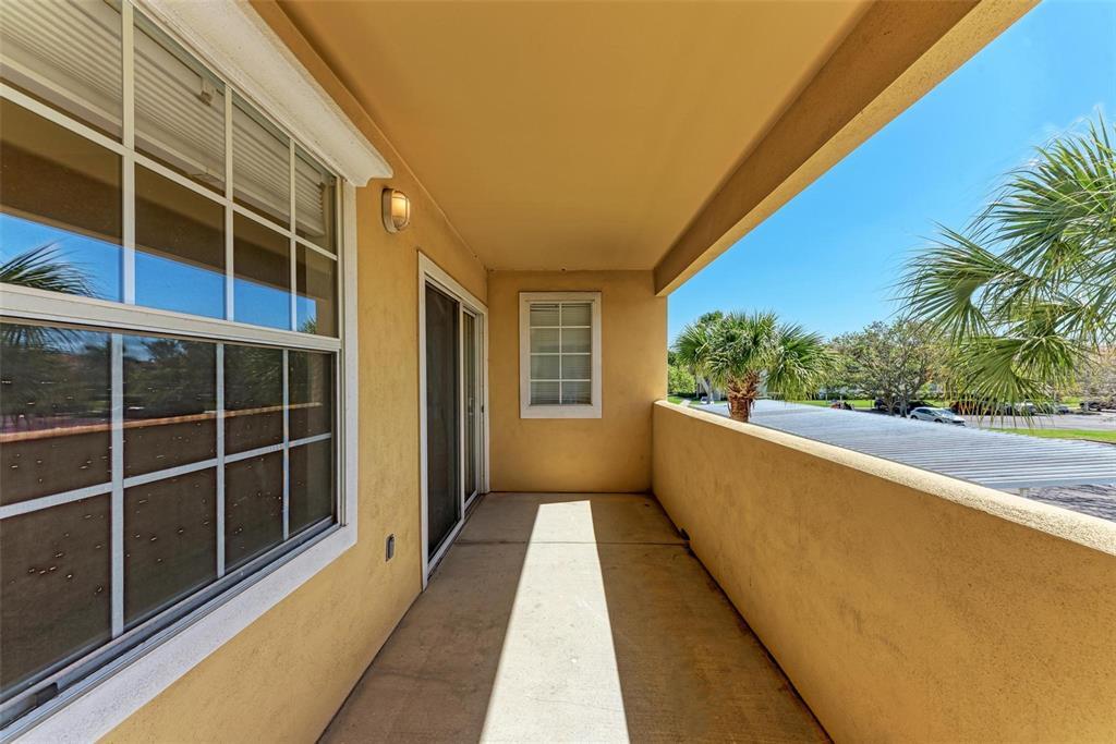 1195 Villagio Cir in Sarasota, FL - Building Photo
