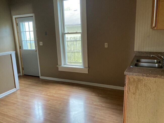 138 N Madison Rd-Unit -B in London, OH - Building Photo - Building Photo