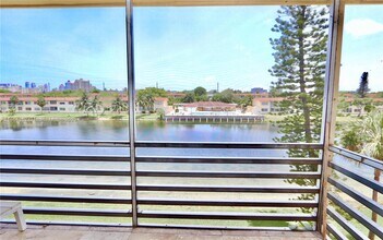 2880 NE 203rd St in Aventura, FL - Building Photo - Building Photo