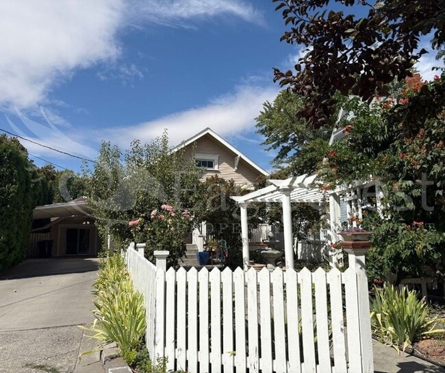 515 Newell St in Walla Walla, WA - Foto de edificio - Building Photo