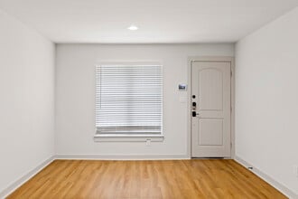 Hoskins 90 at Bishop Ridge in Dallas, TX - Building Photo - Interior Photo