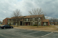 Twin Canal Village in Virginia Beach, VA - Foto de edificio - Building Photo