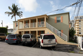 1600 S Surf Rd in Hollywood, FL - Building Photo - Building Photo